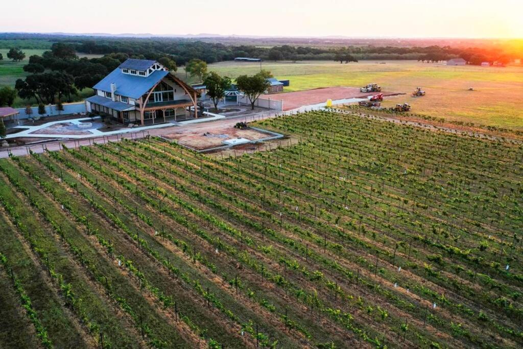 The Container Retreat @ 290 Wine Trail #9 Get Away Today! Hye Exterior photo